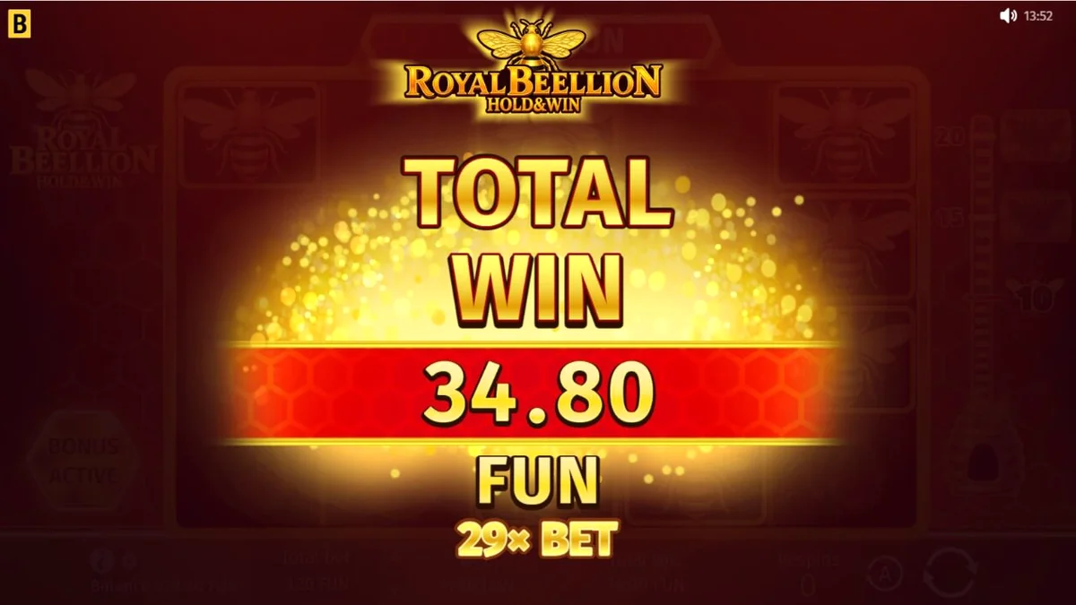 Royal Beellion Hold & Win slot game interface na may mga gintong bubuyog at honeycomb background.